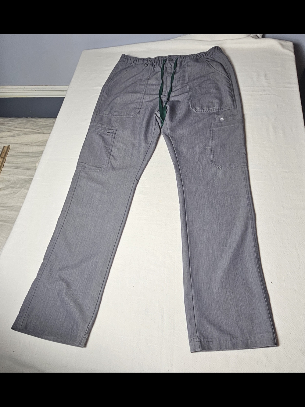 FIGS Cairo Cargo Scrub Pants Mens Size Large Gray
